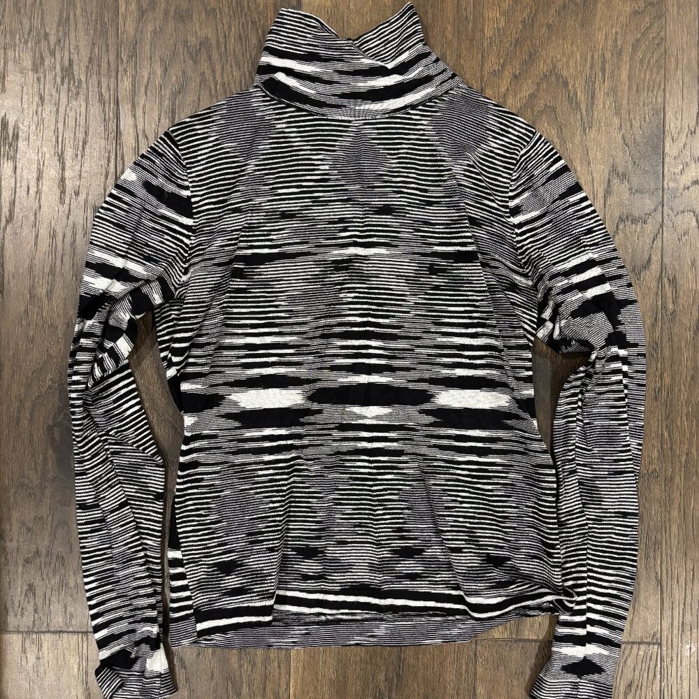 Striped turtleneck black and white sweater size xs from fame